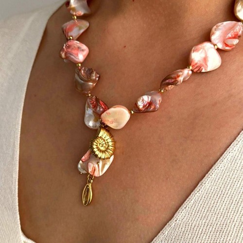 Natural sea shell necklace - natural,